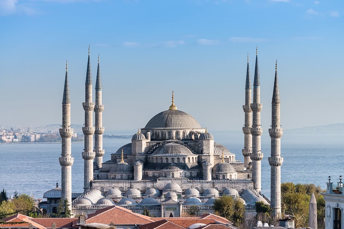 Istanbul Travel Guide: Discover the City Where East Meets West